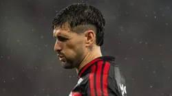 De Arrascaeta jogador do Flamengo lamenta durante partida contra o Lanus no estadio Maracana