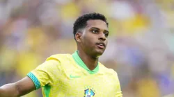 Rodrygo comemorando gol com a camisa 10 do Brasil.