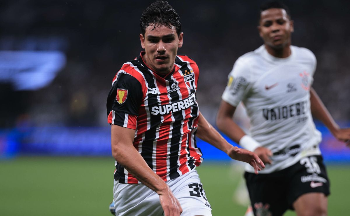 Moreira rescinde com Porto e reforça São Paulo para 2026; Crespo tem planos para usá-lo também no meio