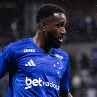 Gerson participa de treino após dores no joelho direito