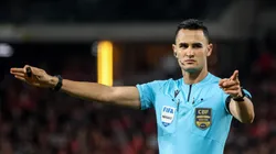 PR - CURITIBA - 23/11/2025 - BRASILEIRO B 2025, ATHLETICO-PR X AMERICA-MG - O arbitro Matheus Delgado Candancan durante partida entre Athletico-PR e America-MG no estadio Arena da Baixada pelo campeonato Brasileiro B 2025. Foto: Robson Mafra/AGIF