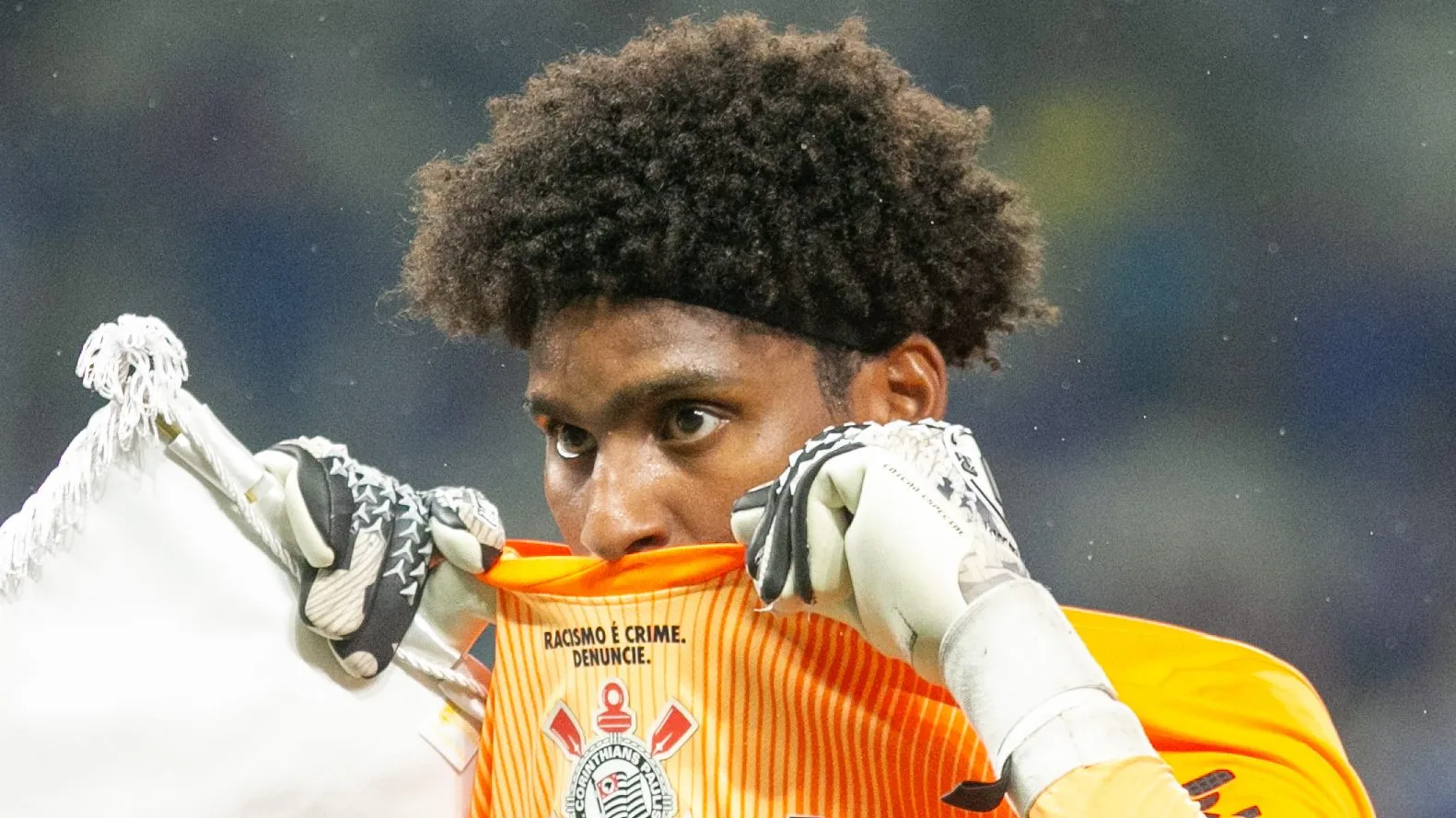 Hugo Souza  jogador do Corinthians durante partida contra o Cruzeiro no estadio Mineirao pelo campeonato Brasileiro A 2026. Foto: Fernando Moreno/AGIF