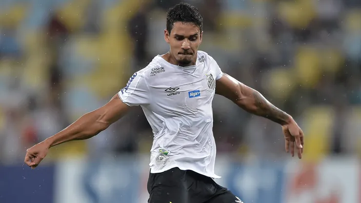 Lucas Veríssimo foi vice-campeão da Copa Libertadores com o Santos