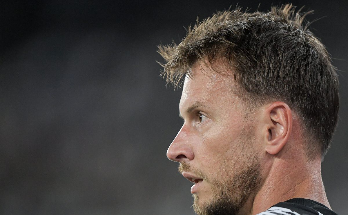 Corinthians não cessa busca por goleiro e faz proposta de empréstimo ao Botafogo por Neto