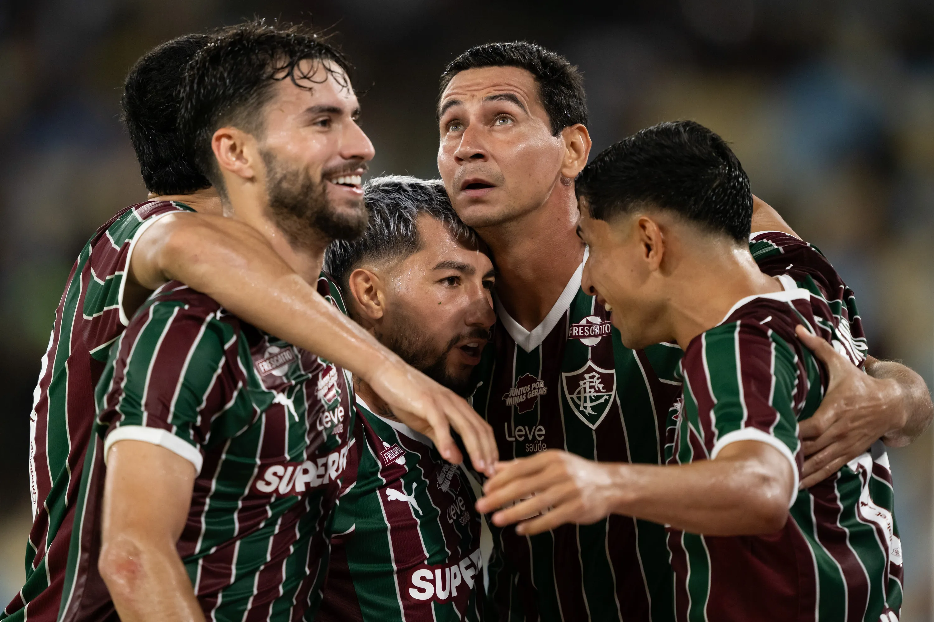 Paulo Henrique Ganso jogador do Fluminense comemora seu gol com jogadores do seu time durante partida contra o Vasco no estadio Maracana pelo campeonato Carioca 2026. Foto: Jorge Rodrigues/AGIF