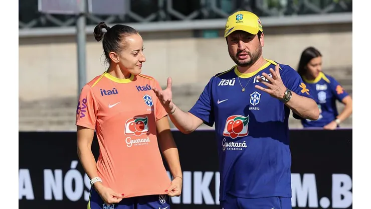 Arthur Elias e Luana. Foto: Lívia Villas Boas/CBF