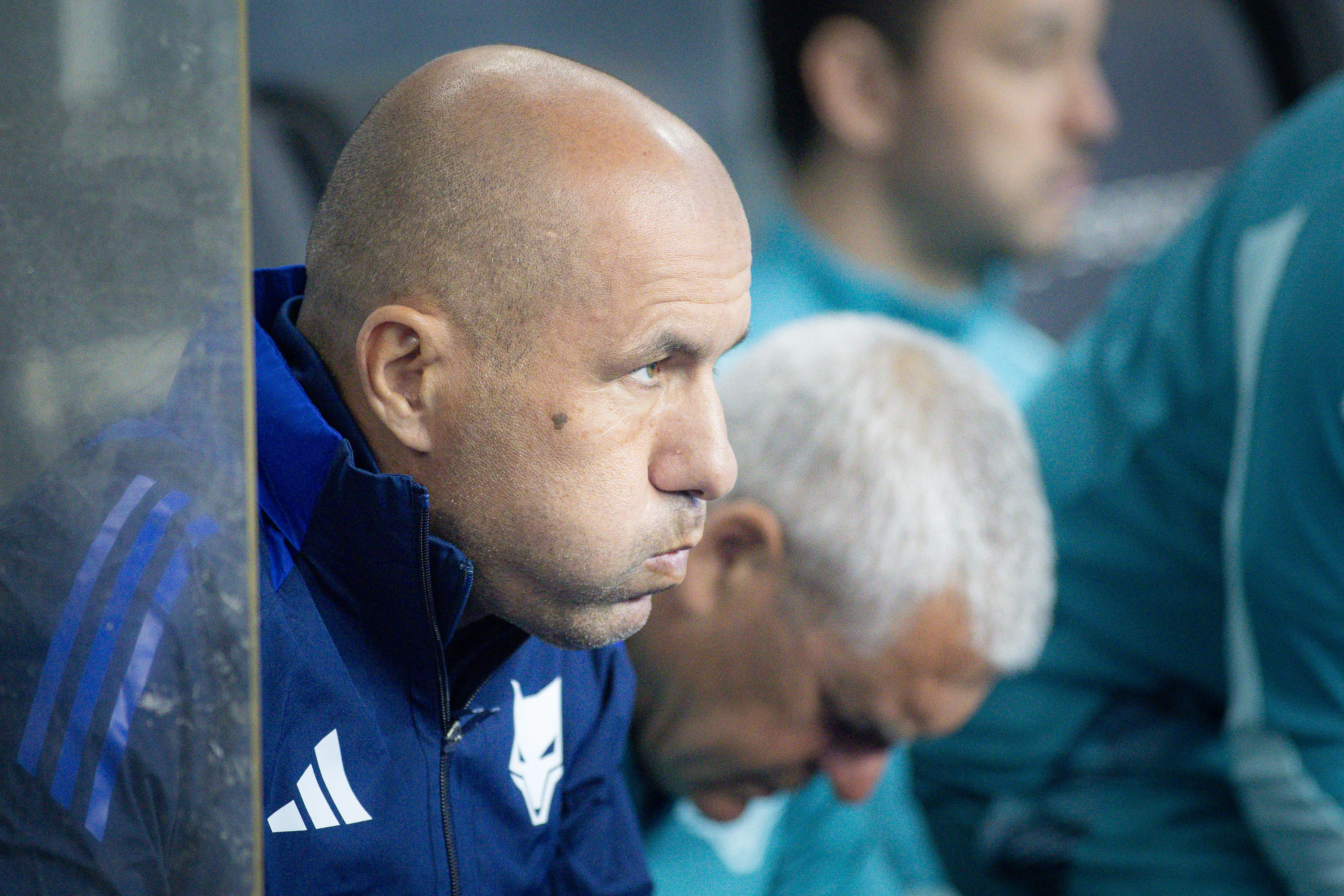 RS – PORTO ALEGRE – 05/11/2025 – BRASILEIRO A 2025, GREMIO X CRUZEIRO – Leonardo Jardim tecnico do Cruzeiro durante partida contra o Gremio no estadio Arena do Gremio pelo campeonato Brasileiro A 2025. Foto: Maxi Franzoi/AGIF