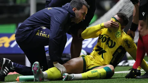Edson Carioca jogador do Mirassol se lesiona durante partida contra o Atlético-MG. Foto: Gilson Lobo/AGIF