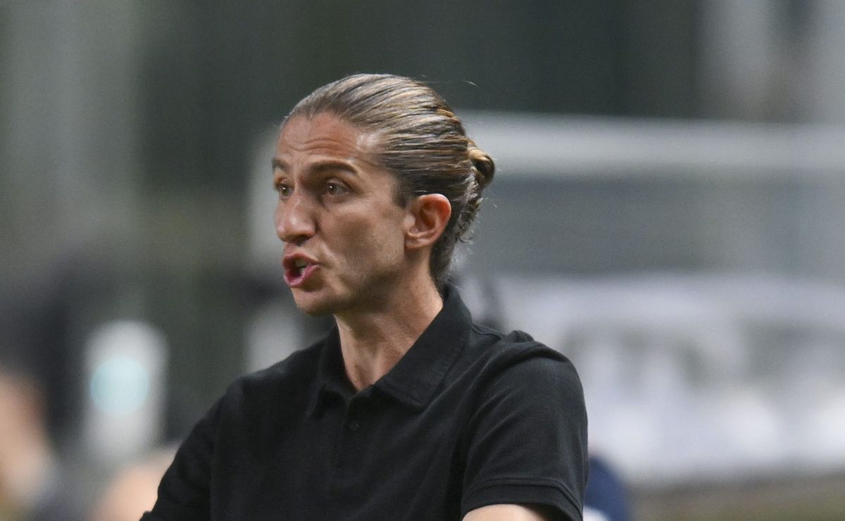 Filipe Luís contratado imediatamente pelo Cruzeiro no lugar de Tite é aprovado pela torcida e comandante vira sombra pesada