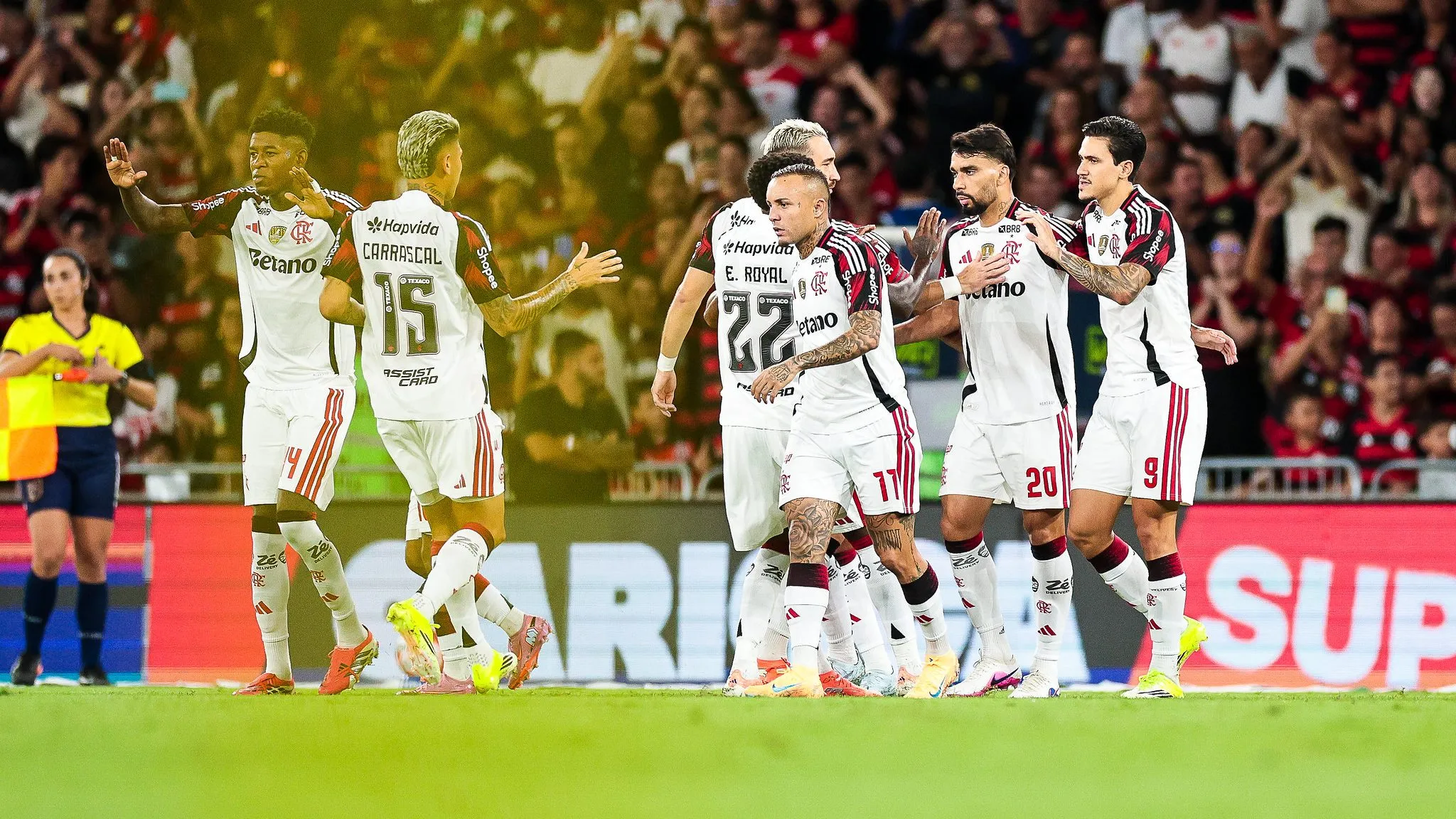 Elenco do Flamengo durante partida disputada no Maracanã – Fotos: Gilvan de Souza/Flamengo