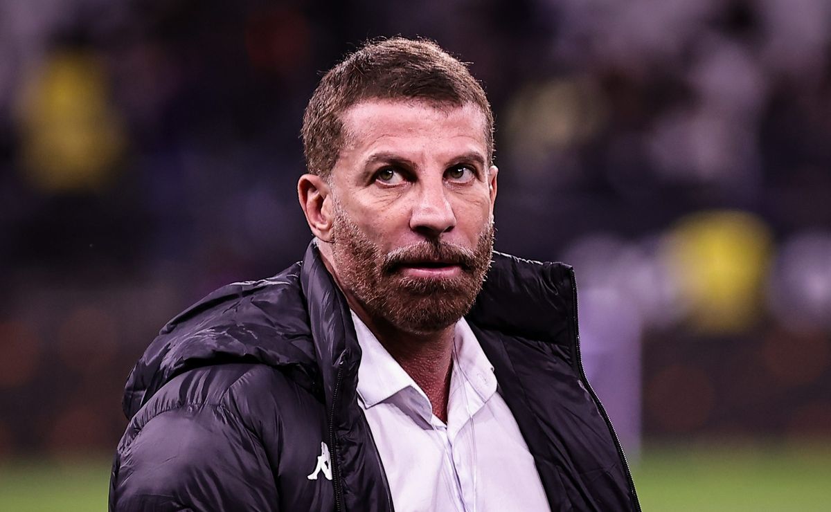 Vasco segue em busca de reforços e quer fechar com volante e camisa 10 ainda nesta janela