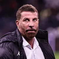 Vasco segue em busca de reforços e quer fechar com volante e camisa 10