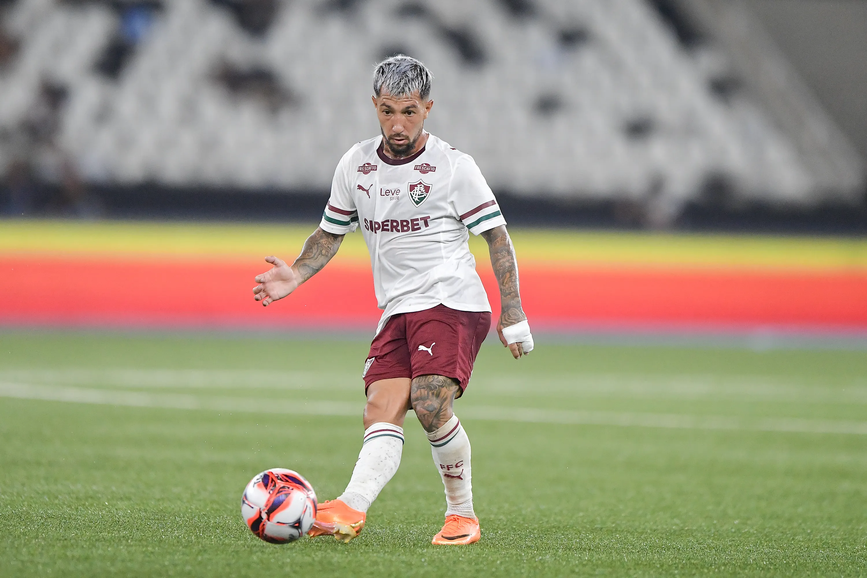 Lucho Acosta é um dos estrangeiros do Fluminense. Foto: Thiago Ribeiro/AGIF