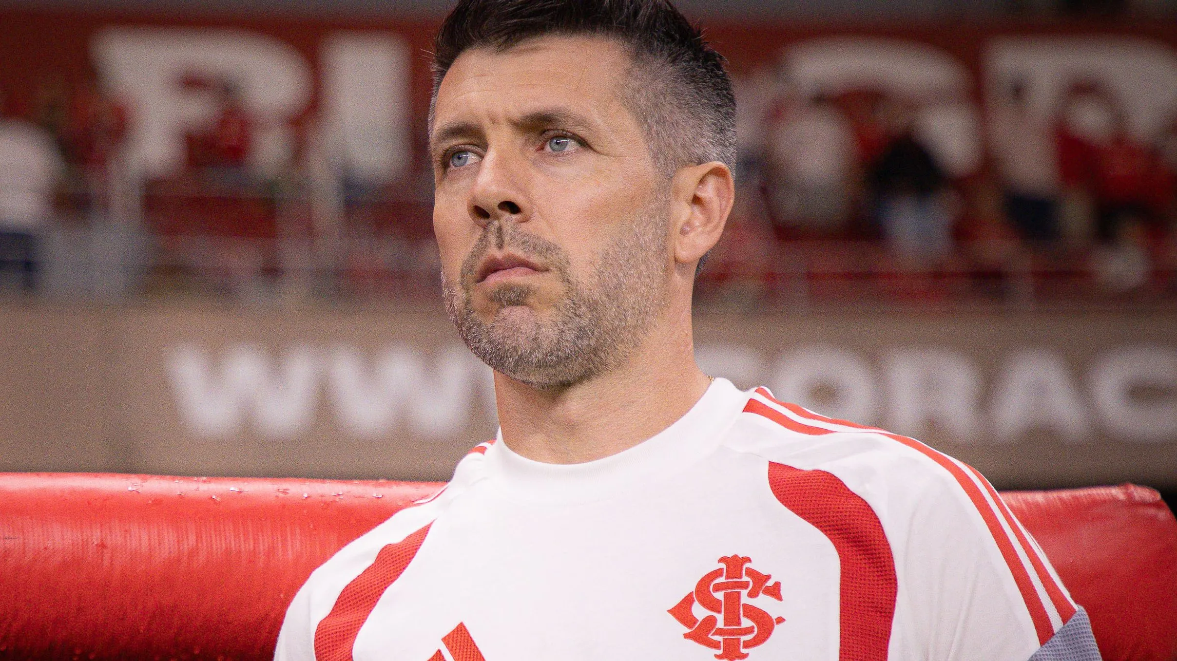 Pezzolano deve ter um novo zagueiro em seu grupo após decisões dos estaduais – Foto: Maxi Franzoi/AGIF