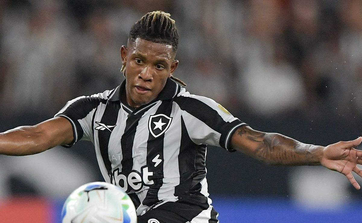 Danilo tem mais uma conversa no Botafogo e nova tentativa do Palmeiras não muda futuro do meio-campista