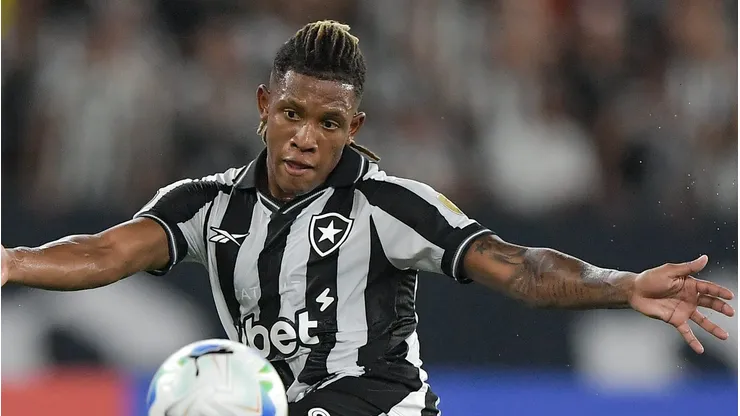 - Danilo, meia do Botafogo.