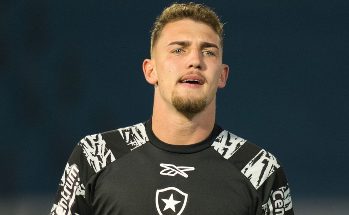 Falha de Léo Linck faz jornalista destacar a necessidade do Botafogo investir na posição: “É uma posição que preocupa”
