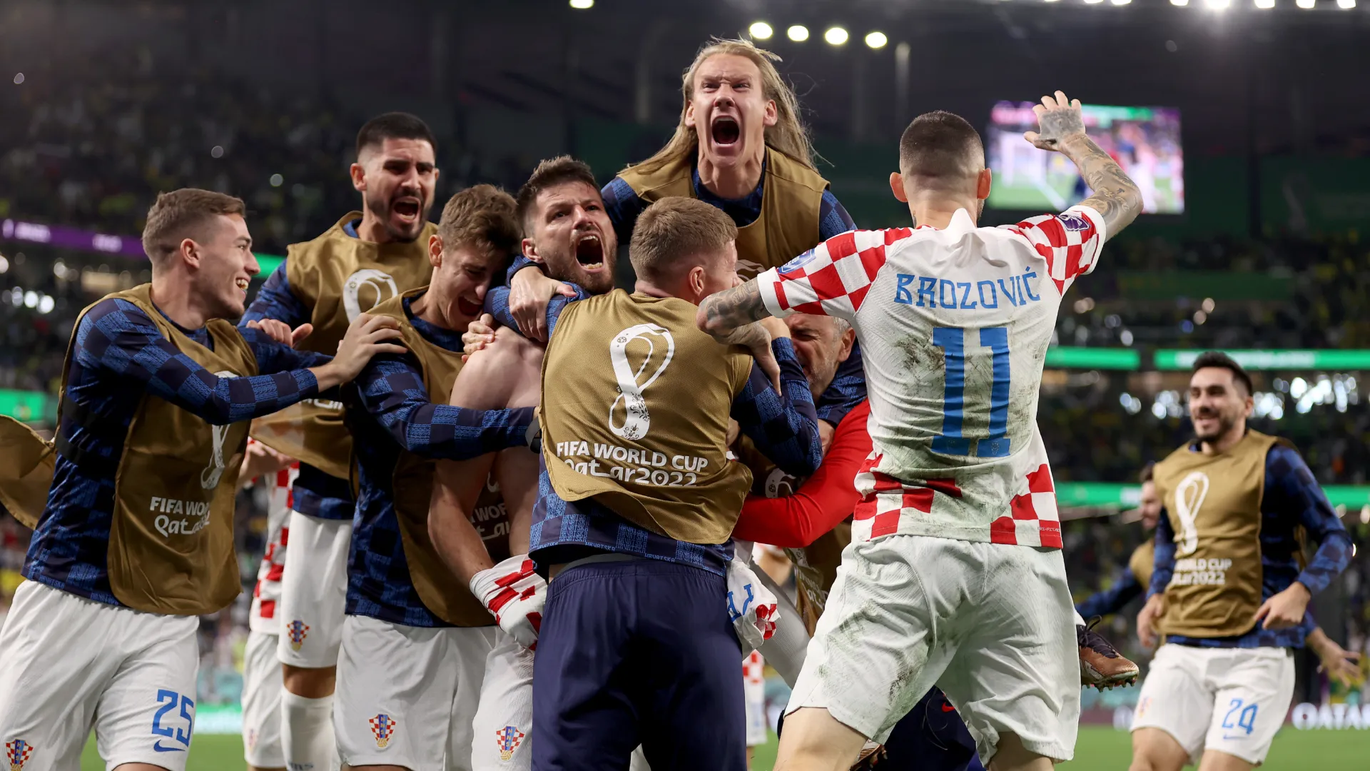 Jogadores da Croácia comemorando a vitória contra a Seleção Brasileira – Foto: Lars Baron/Getty Images