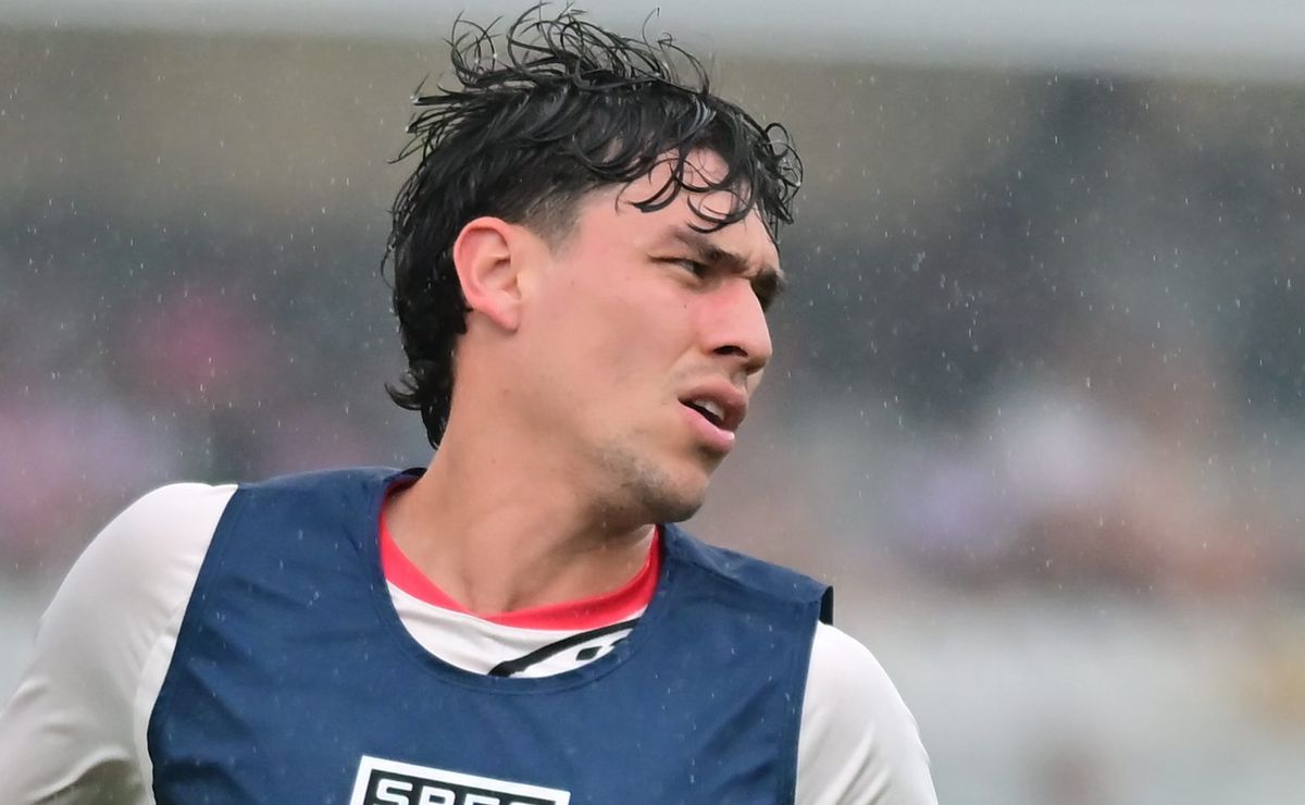 São Paulo encaminha empréstimo de Ferraresi ao Botafogo; Crespo promove Isac ao elenco principal