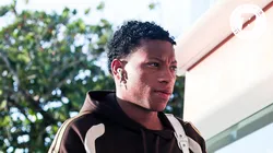 Gonzalo Plata atacante do Flamengo durante viagem com a delegação