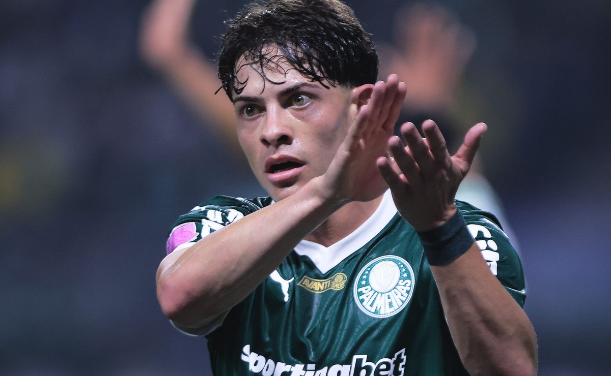 Atlético de Madrid insiste e Palmeiras deve receber novos contatos por Giay nos próximos meses