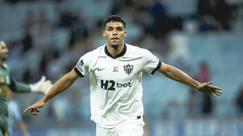 Victor Hugo comemorando gol diante do Grêmio