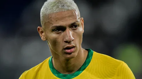 Richarlison ficou indignado com falsa notícia – Foto: Thiago Ribeiro/AGIF