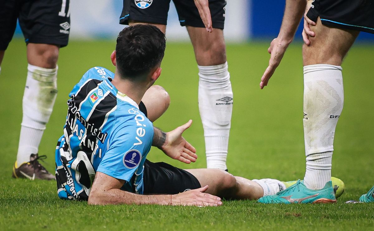 Villasanti retorna às atividades com bola após lesão no LCA, e previsão de retorno é para o fim de abril