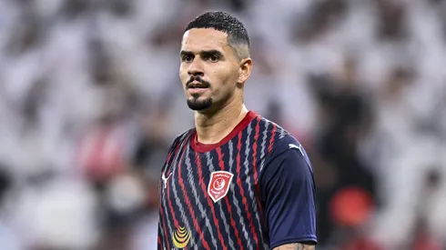 Lucas Veríssimo foi anunciado pelo Santos, mas conflito no Oriente Médio complica vinda ao Brasil