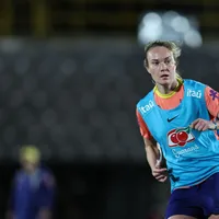 Expulsão de Maiara marca estreia e jogo com Venezuela é paralisado