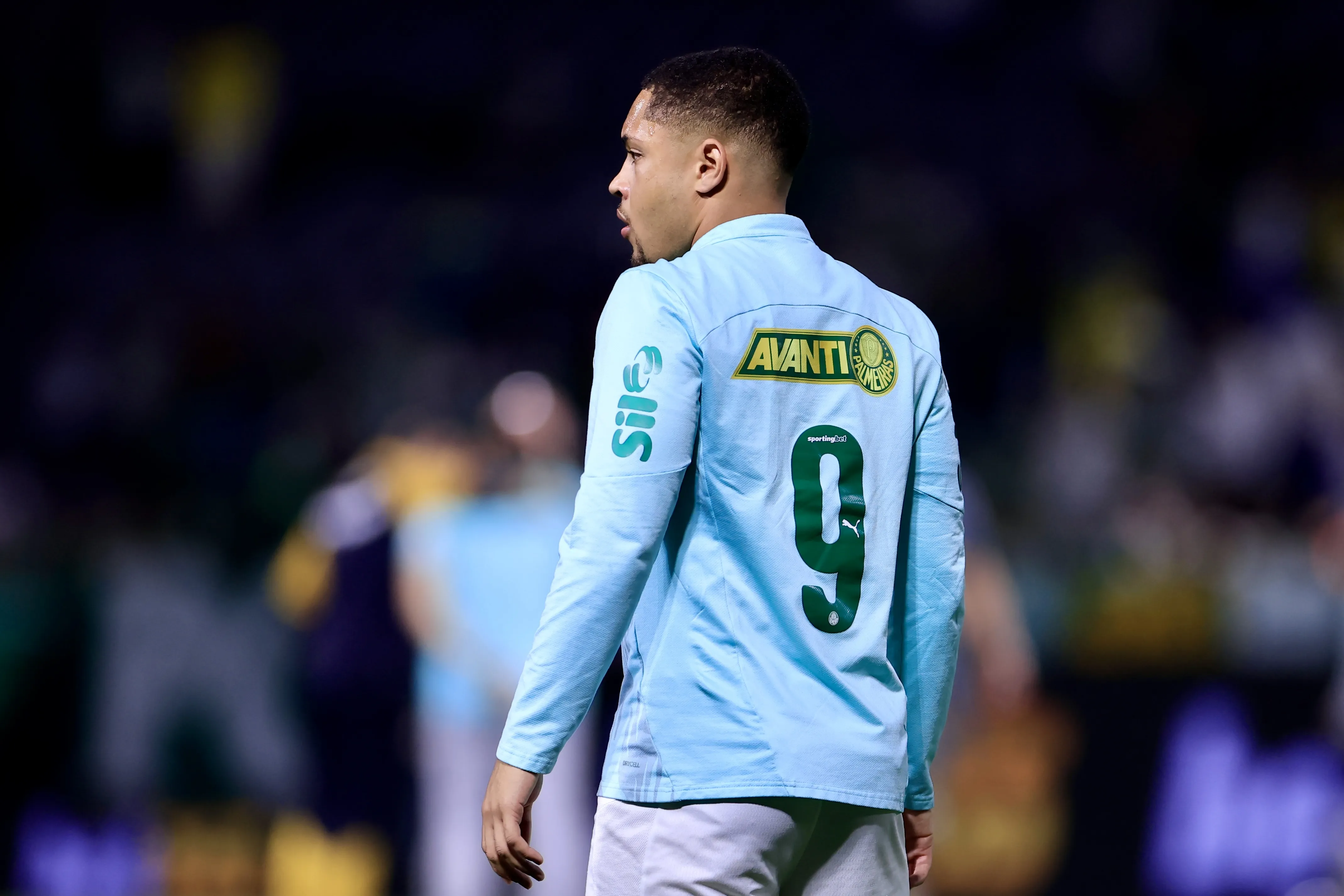 Vitor Roque jogador do Palmeiras durante aquecimento antes da partida contra o Sao Paulo no estadio Arena Barueri pelo campeonato Paulista 2026. Foto: Marcello Zambrana/AGIF
