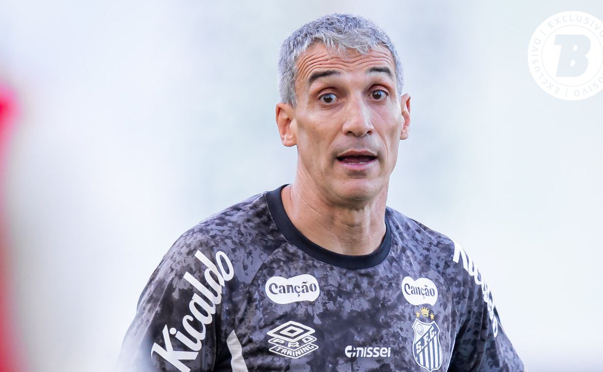 Após nova pressão no Santos, Vojvoda blinda vestiário e CT para não existir interferência no trabalho