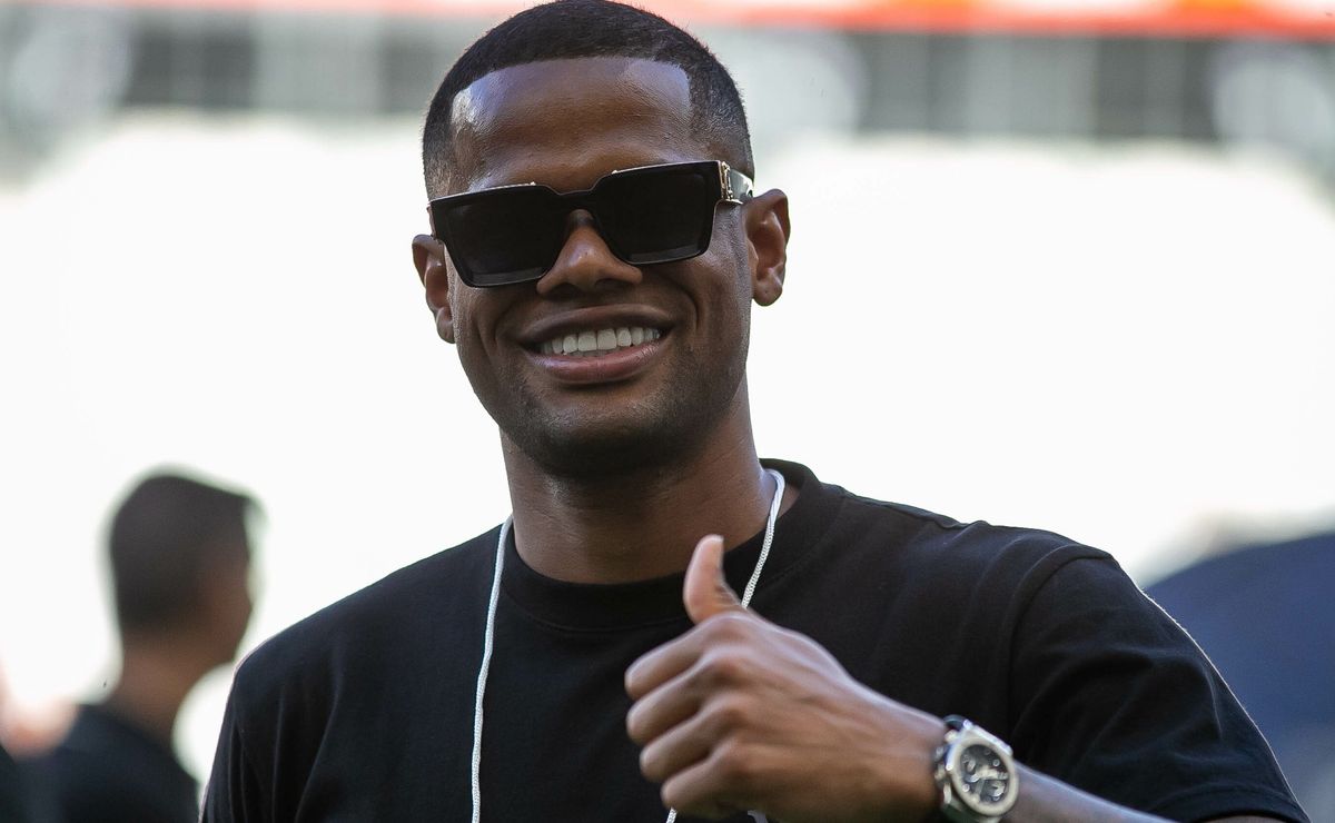 Júnior Santos abre o jogo sobre Anselmi e comemora volta ao Botafogo: “Estou pronto para jogar”