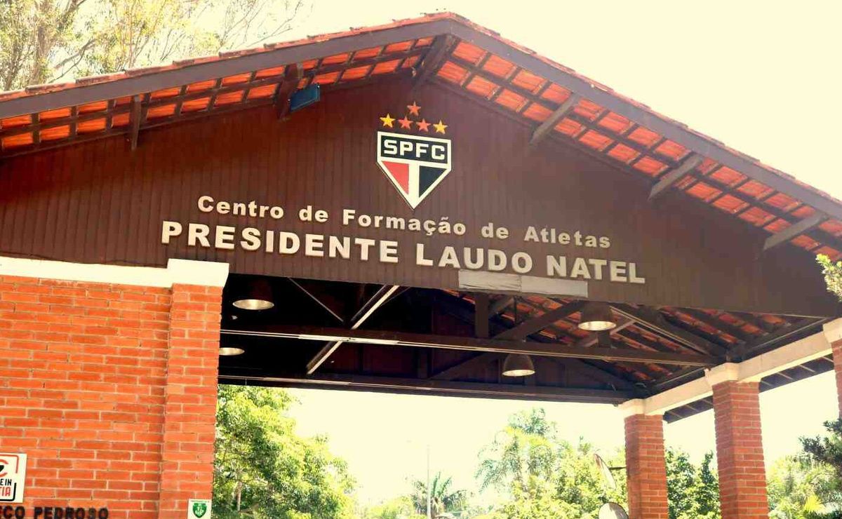 São Paulo demite responsável pelos gramados de Cotia após polêmica