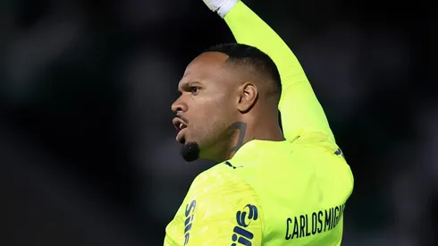 Carlos Miguel durante clássico diante do SPFC