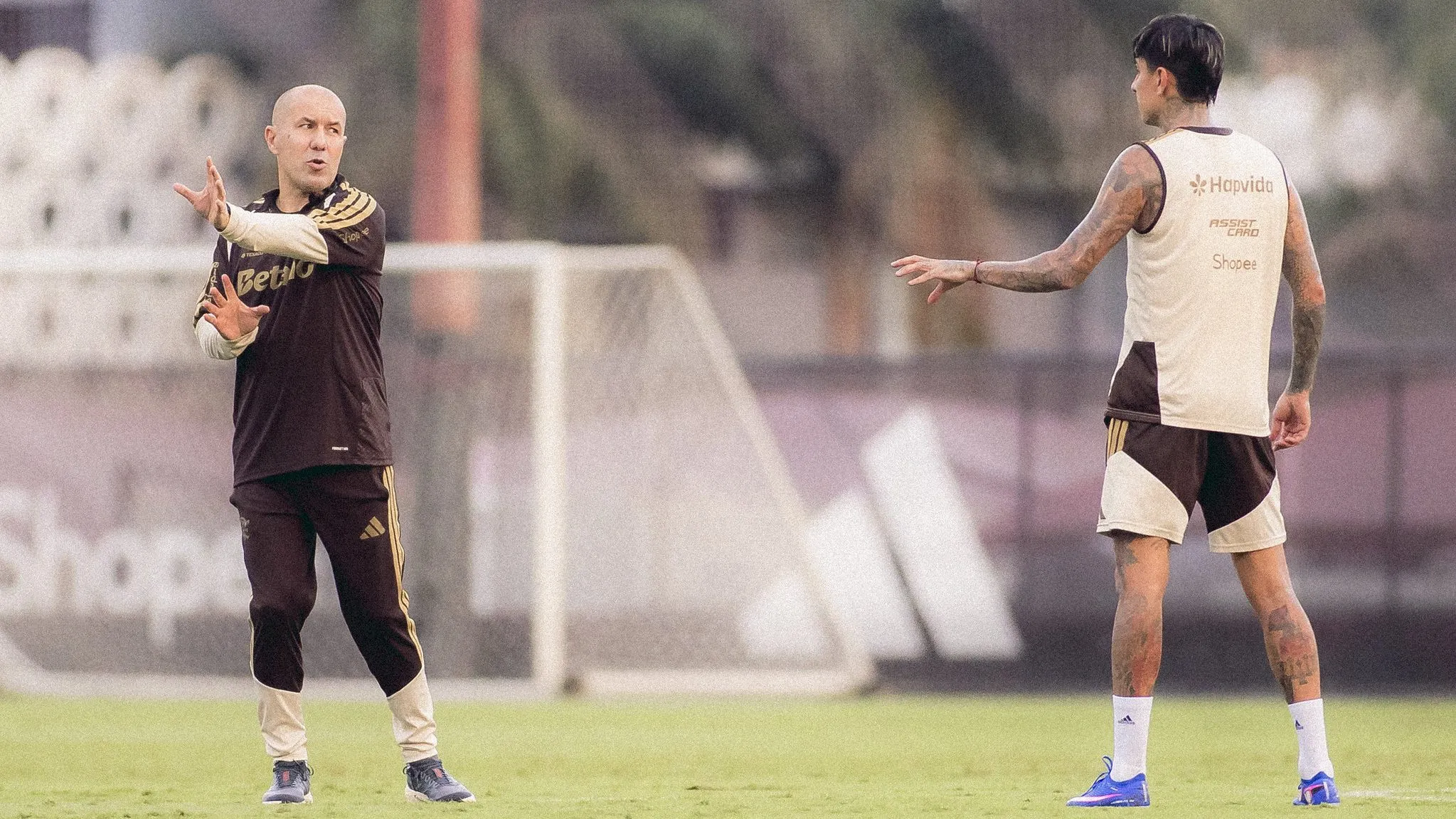 Leonardo Jardim em ação no Ninho do Urubu – Foto:Adriano Fontes/Flamengo