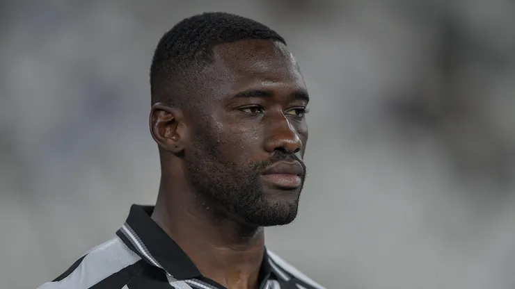 Bastos retornou ao Botafogo após se recuperar de lesão. Foto: Thiago Ribeiro/AGIF