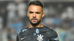 Raniele jogador do Corinthians durante aquecimento antes da partida contra o Santos no estadio Vila Belmiro pelo campeonato Brasileiro A 2025.