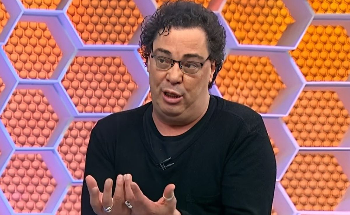 Walter Casagrande aponta erro grave da arbitragem desfavorável ao Palmeiras após gol anulado de Gómez