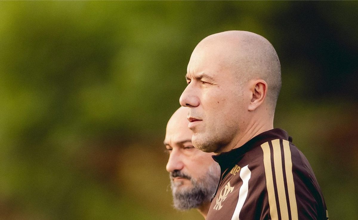 Leonardo Jardim esboça escalação do Flamengo e tem dúvidas no setor defensivo e ofensivo