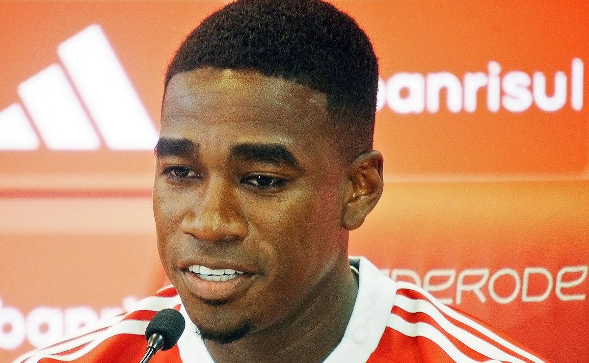 Internacional não para em Félix Torres e encaminha acerto com zagueiro que disputa final estadual