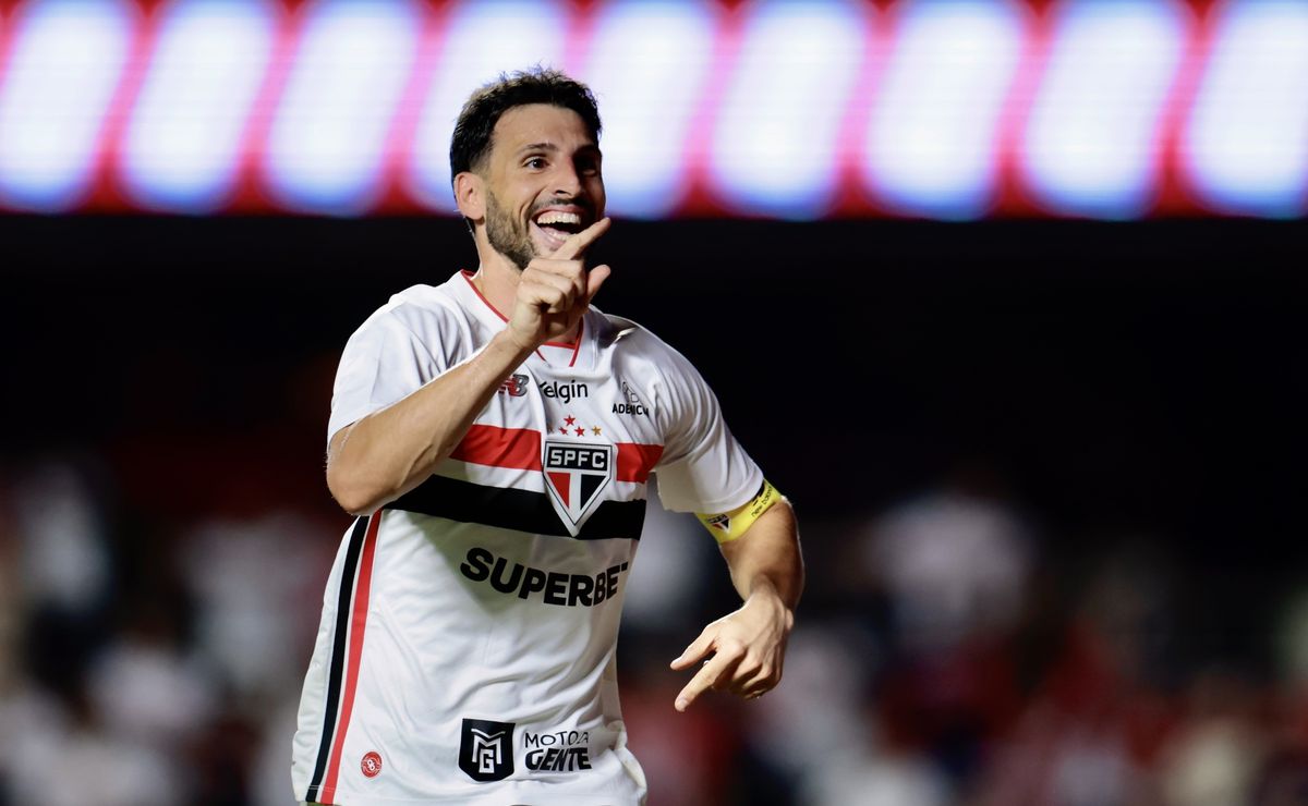 São Paulo acelera renovação de Calleri, admite sondagens e Rui Costa garante esforço para manter atacante