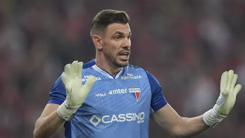 João Ricardo foi reprovado em exames no Corinthians.