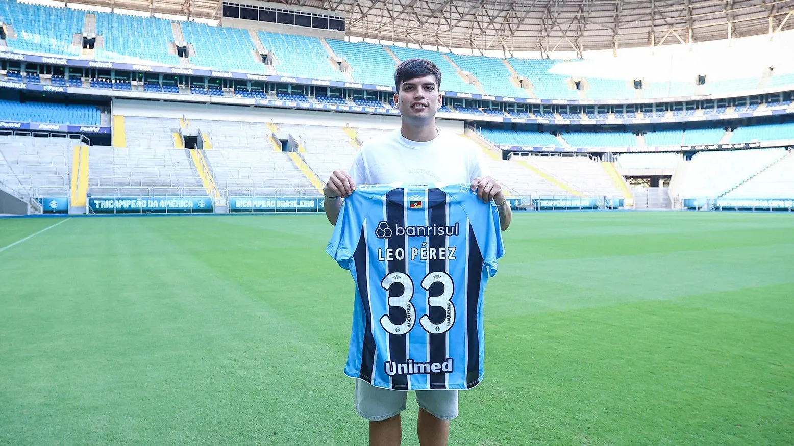Perez já recebeu o seu manto do Imortal – FOTO: LUCAS UEBEL/GREMIO FBPA