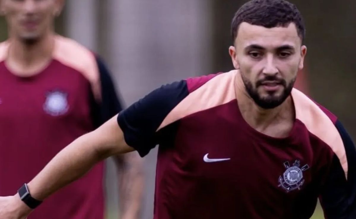 Zakaria Labyad impressiona nos treinos e se aproxima de estreia pelo Corinthians