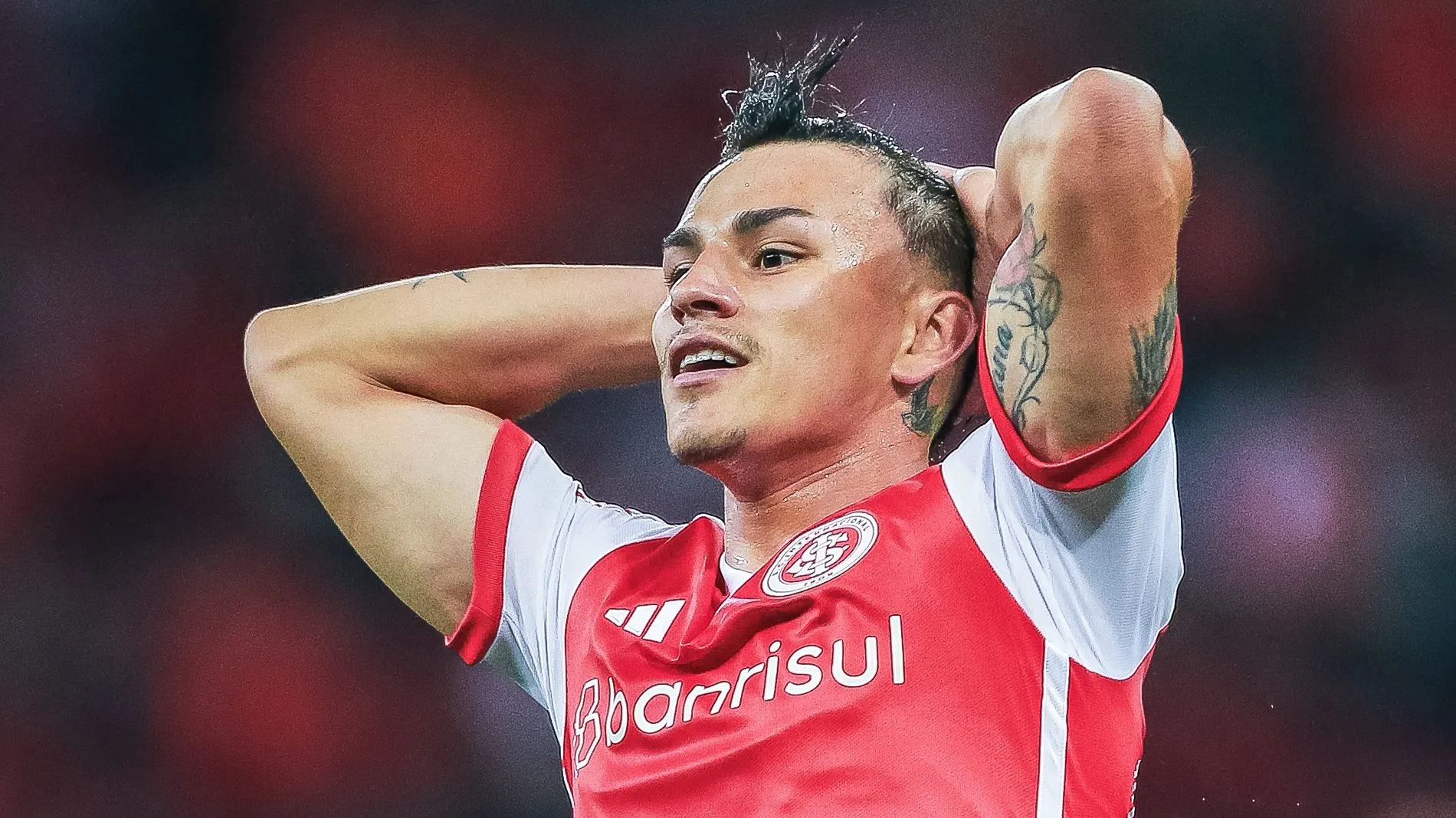 Bernabei está suspenso no Gre-Nal - Foto: Giancarlo Santorum/AGIF.