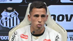 Christian Oliva durante sua apresentacao oficial como jogador do Santos em coletiva de imprensa realizada no Vila Belmiro. Foto: Jota Erre/AGIF