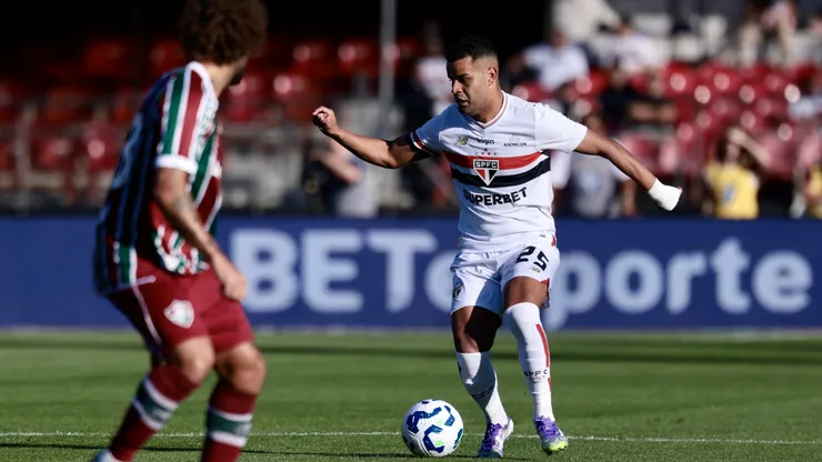 Alisson, jogador do São Paulo, durante partida contra o Fluminense no estádio Morumbi pelo Campeonato Brasileiro A 2025. Foto: Marcello Zambrana/AGIF