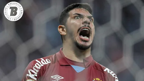 João Paulo está emprestado ao Bahia, mas Corinthians sondou arqueiro do Santos nos últimos dias – Foto: Jhony Pinho/AGIF