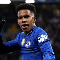 Estêvão recebe prêmio de 'melhor jogador jovem de Londres'